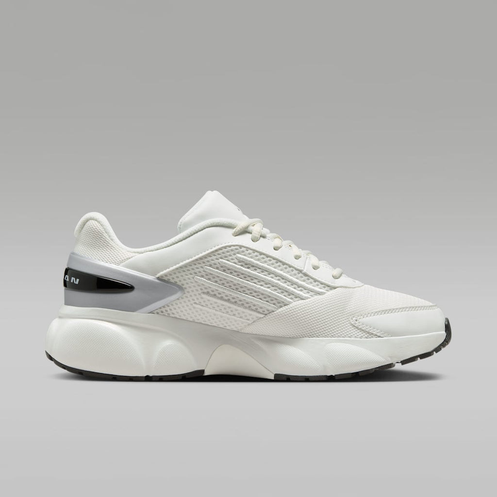 Jordan Trunner Flow Women's Shoes - Summit White/Metallic Silver/Black - Image 3