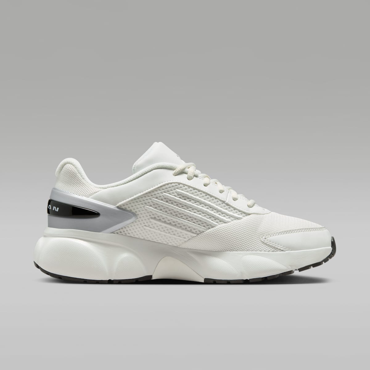 Jordan Trunner Flow Women's Shoes - Summit White/Metallic Silver/Black - Image 3