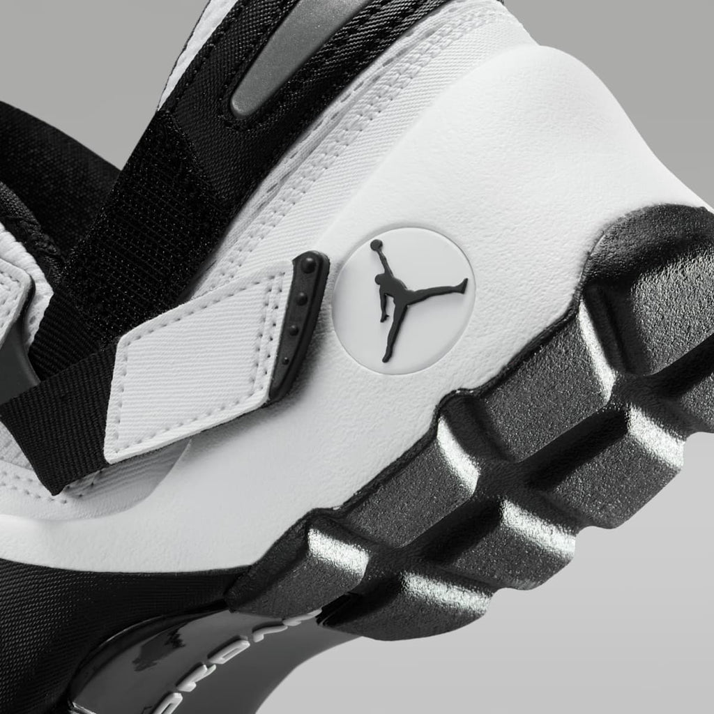 Jordan Trunner LX Women's Shoes - White/Reflective Silver/Black