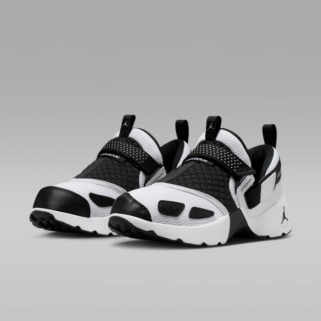 Jordan Trunner LX Women's Shoes - White/Reflective Silver/Black