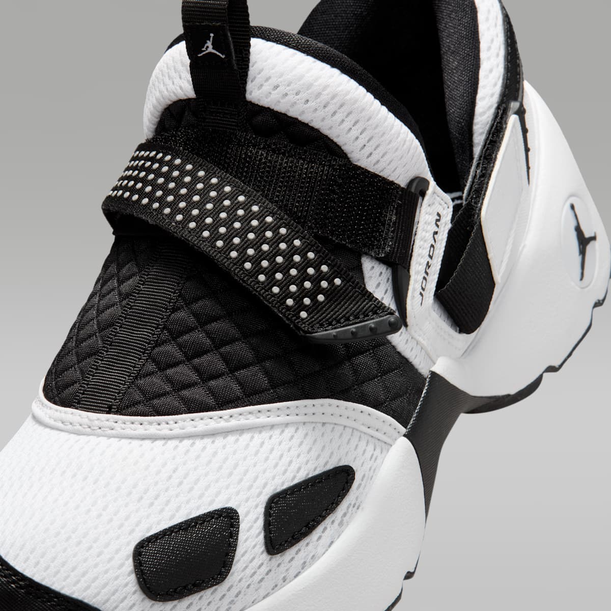 Jordan Trunner LX Women's Shoes - White/Reflective Silver/Black