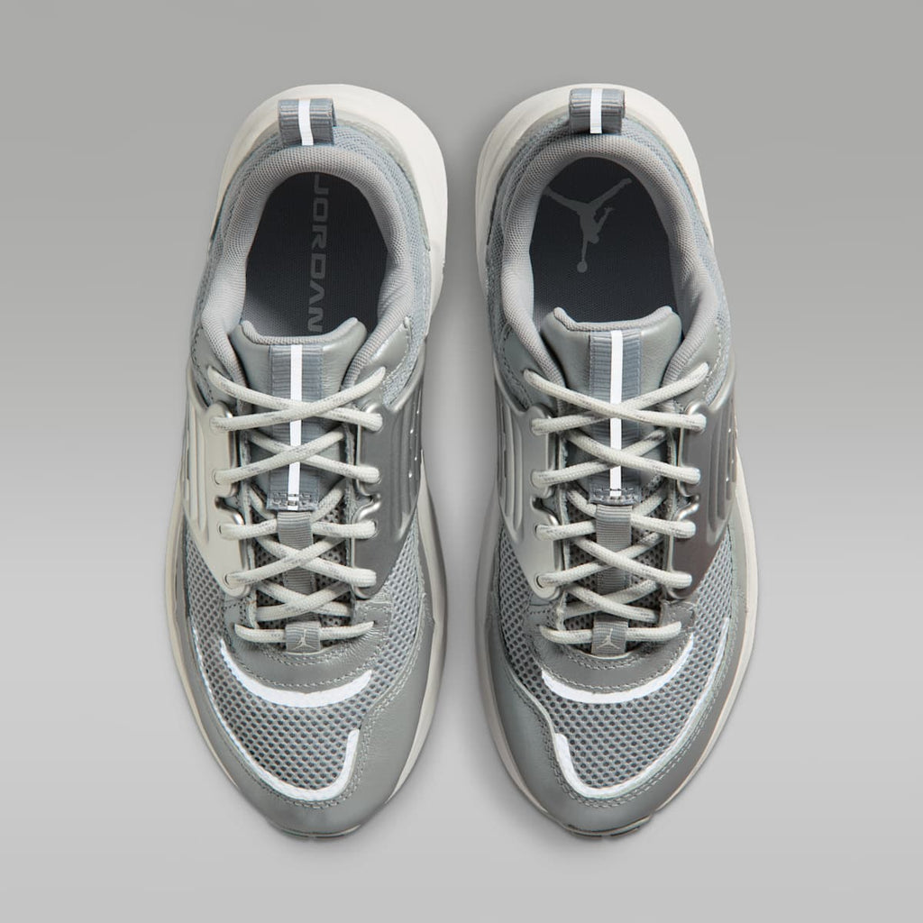 Jordan Trunner O/S Women's Shoes - Swan/Wolf Grey/Reflect Silver/Summit White - Image 4