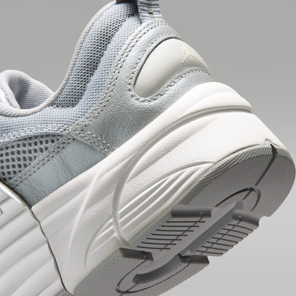 Jordan Trunner O/S Women's Shoes - Swan/Wolf Grey/Reflect Silver/Summit White - Image 8