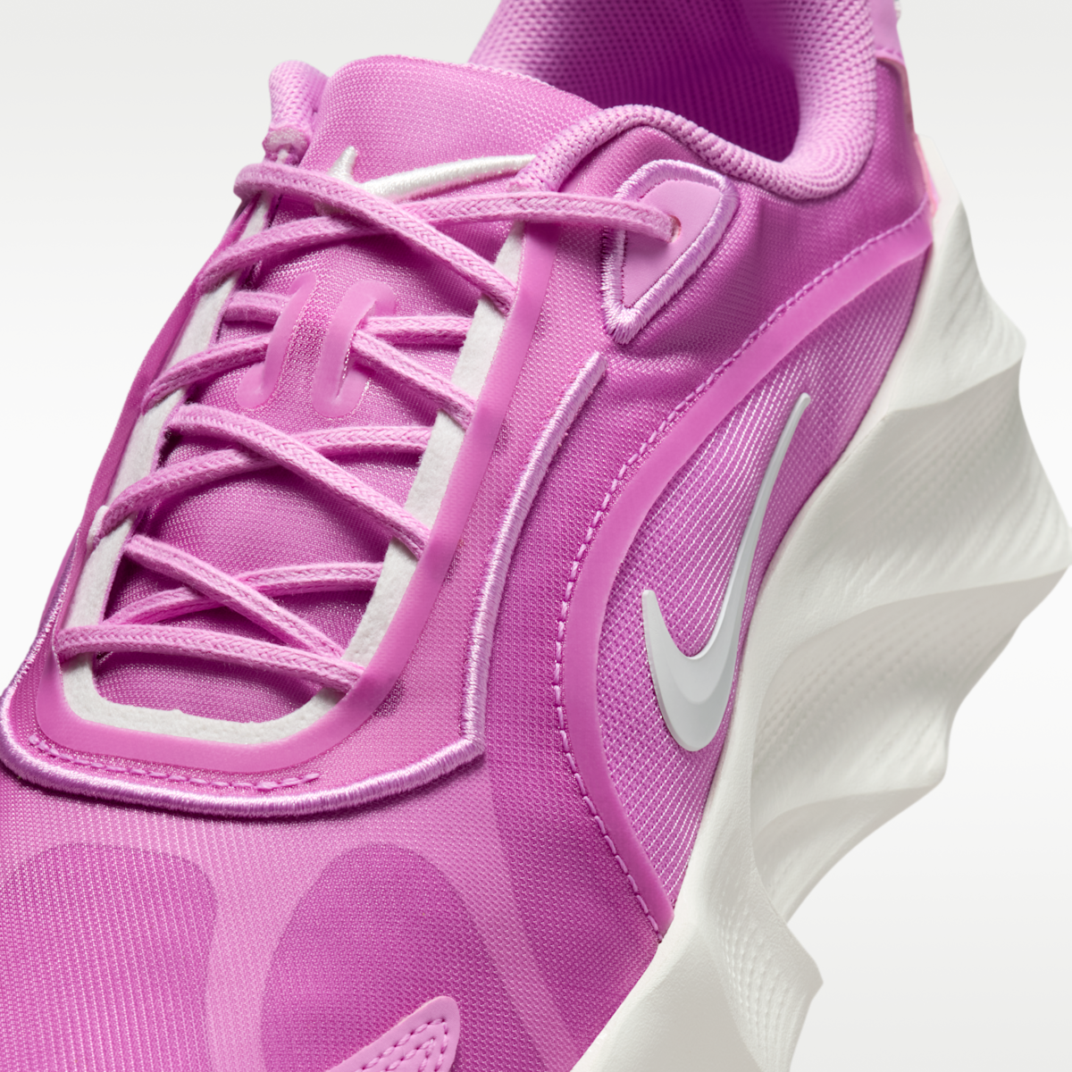Nike Aura Edge Women's Shoes - Light Magenta/Sail