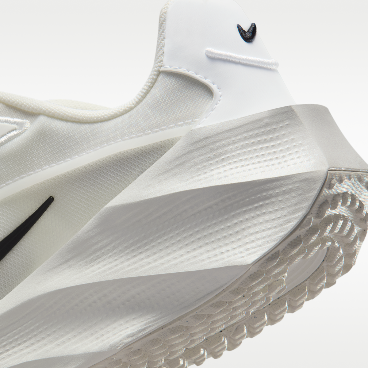 Nike Aura Edge Women's Shoes - Summit White/Summit White/Black