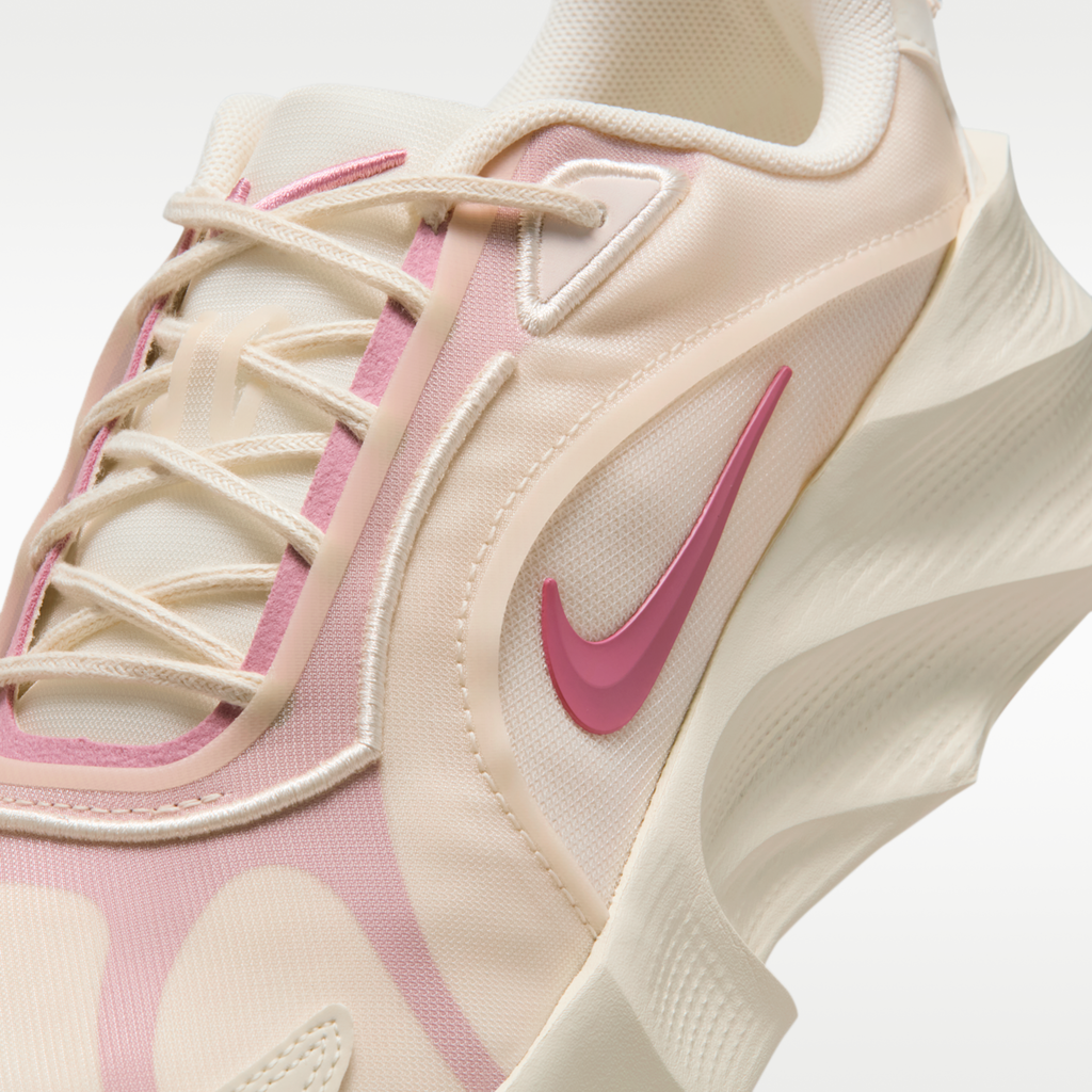 Nike Aura Edge Women's Shoes - Chalk/Pale Ivory/Elemental Pink/Peony