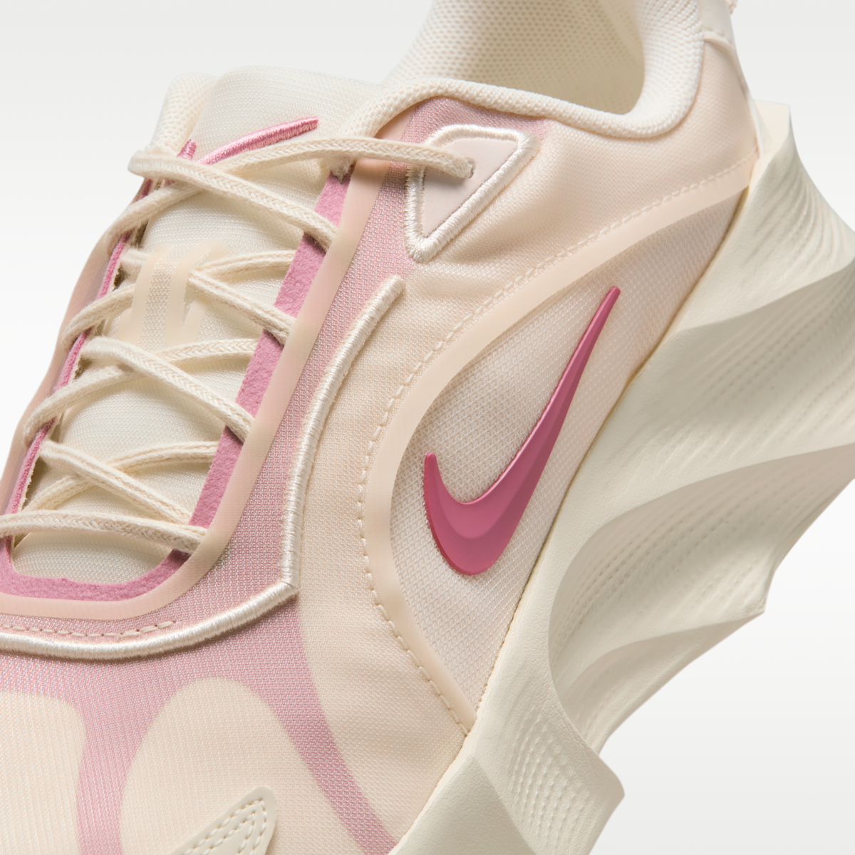 Nike Aura Edge Women's Shoes - Chalk/Pale Ivory/Elemental Pink/Peony