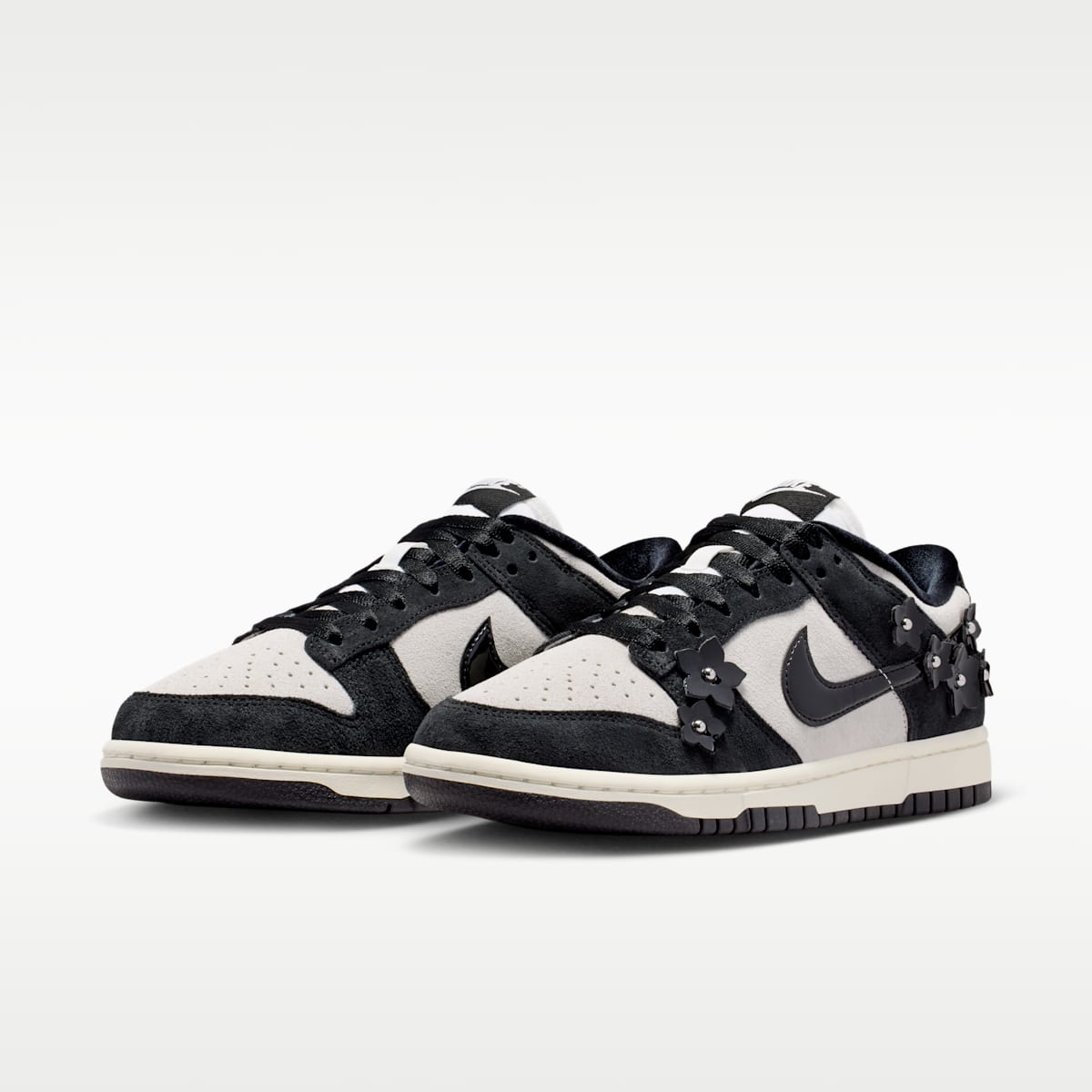 Nike Dunk Low SE "Florette" Women's Shoes - Black/Sail/Black