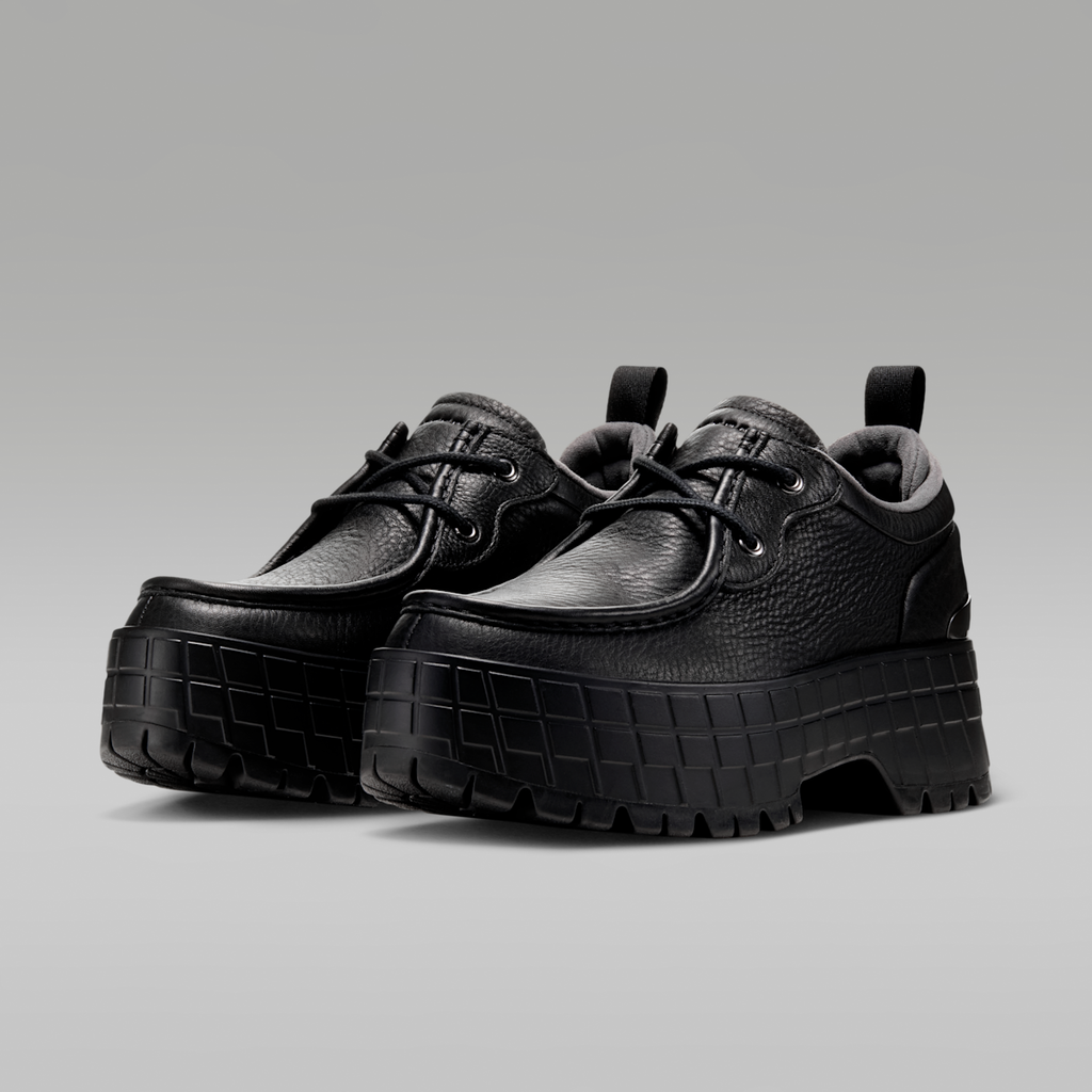 Air Jordan 1 Brooklyn Low Women's Shoes - Black/Metallic Silver