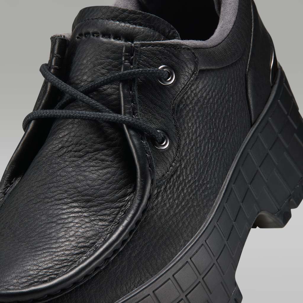 Air Jordan 1 Brooklyn Low Women's Shoes - Black/Metallic Silver