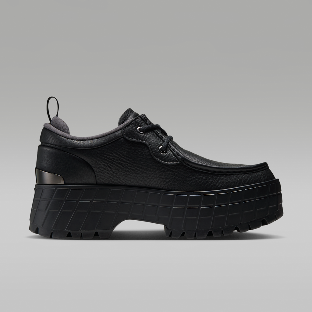 Air Jordan 1 Brooklyn Low Women's Shoes - Black/Metallic Silver
