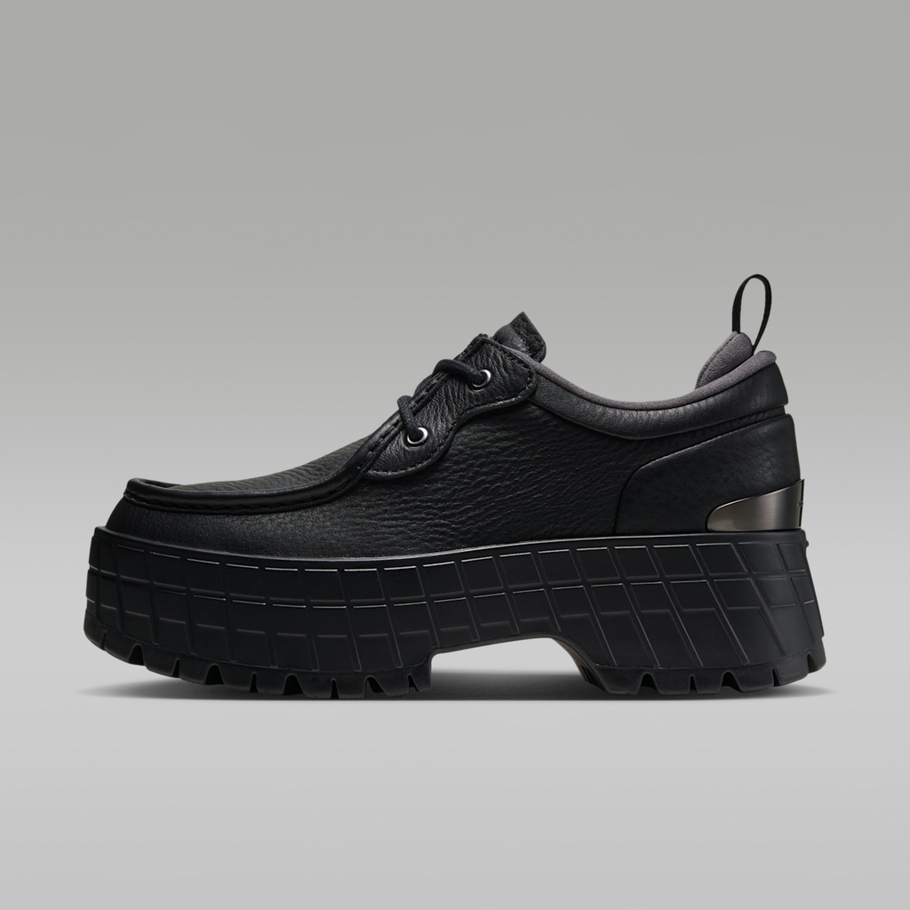 Air Jordan 1 Brooklyn Low Women's Shoes - Black/Metallic Silver