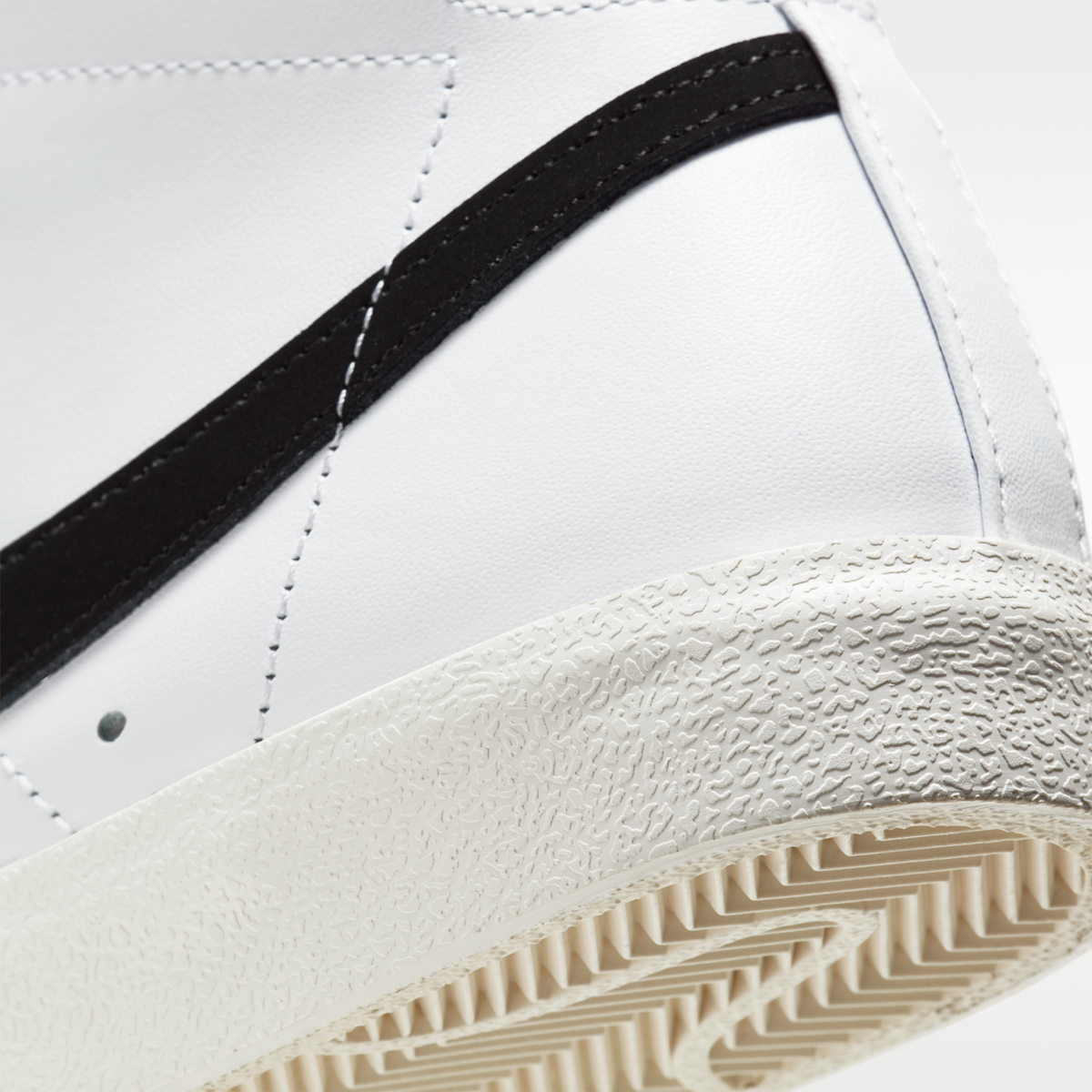 Nike Blazer Mid '77 Women's Shoes - White/Sail/Peach/Black