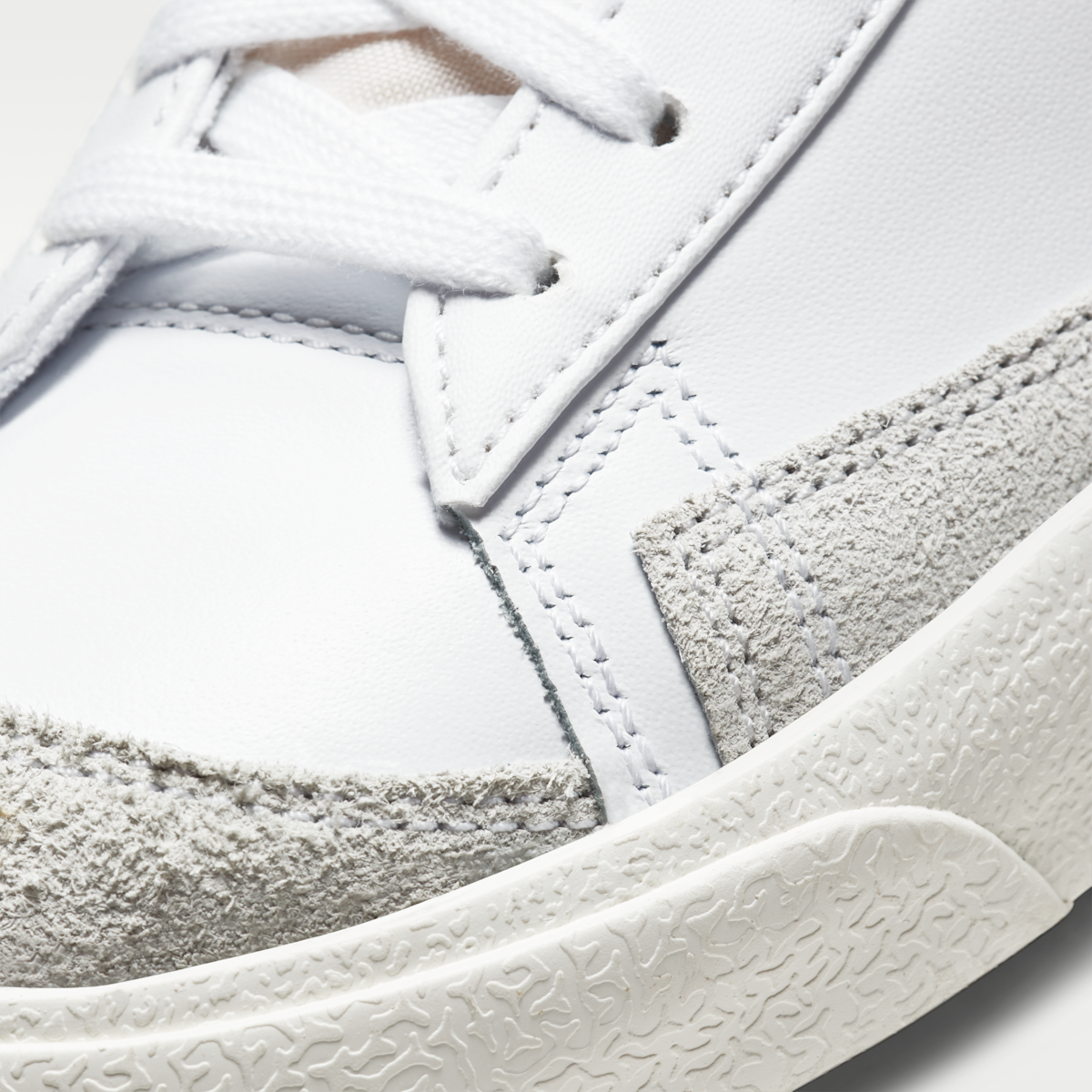 Nike Blazer Mid '77 Women's Shoes - White/Sail/Peach/Black