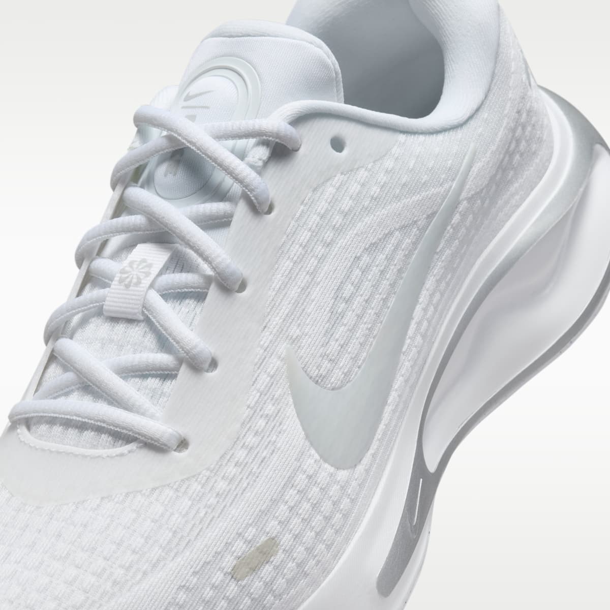 Nike Journey Run Women's Road Running Shoes - White/Pure Platinum/Metallic Silver/White