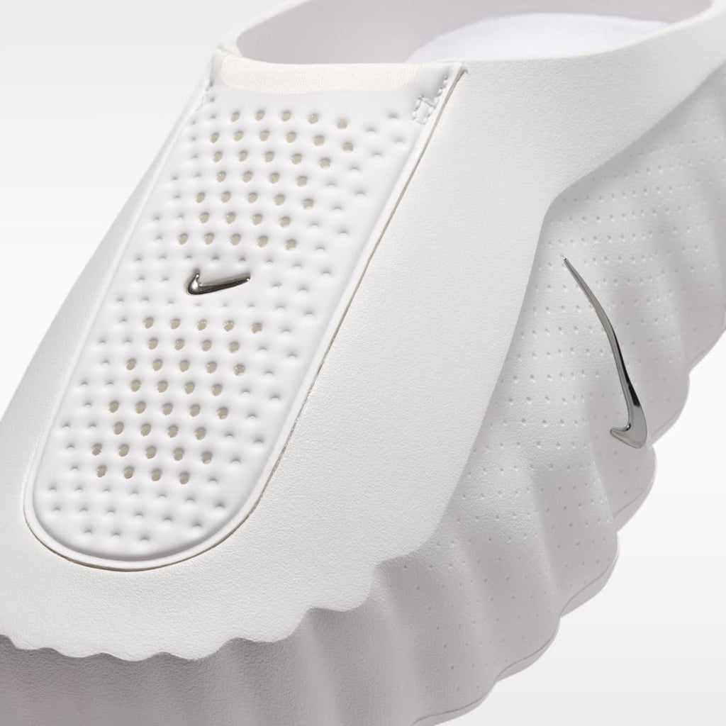 Nike Mind 001 Women's Pregame Mules - Summit White/Phantom/Light Orewood Brown/Metallic Silver