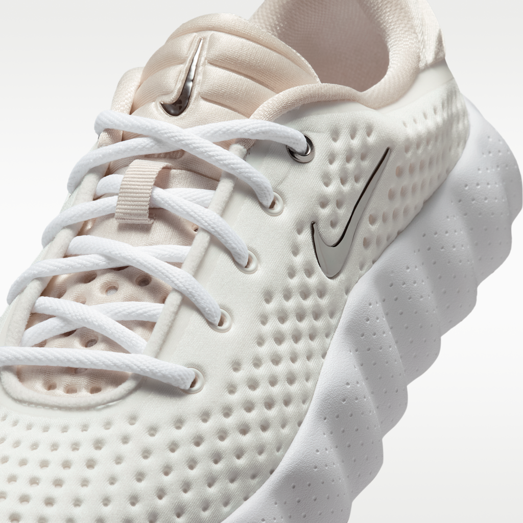 Nike Mind 002 Women's Pregame Shoes - Summit White/Phantom/Light Orewood Brown/Metallic Silver