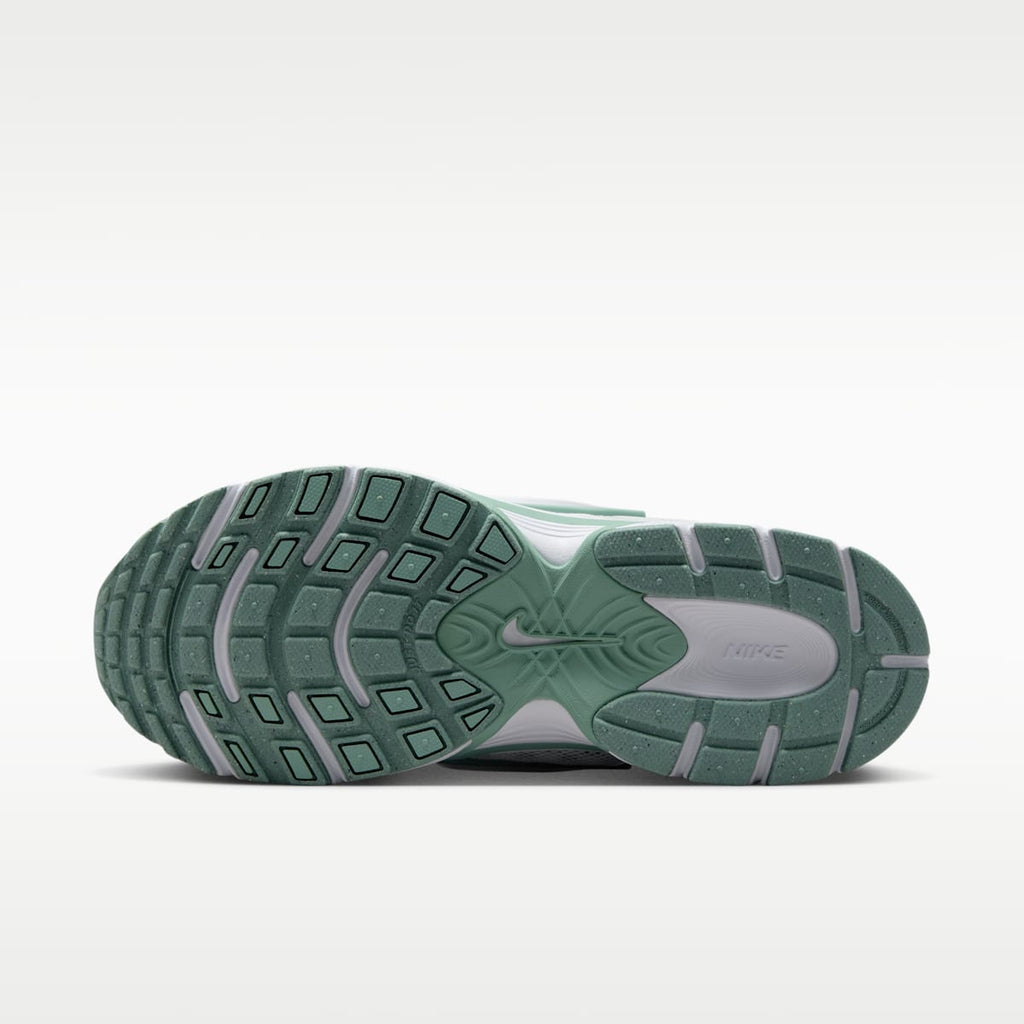 Nike V5 RNR Women's Shoes with Reflective Accents - Summit White/Vast Grey/Cannon/White