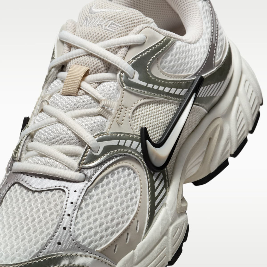 Nike V5 RNR Women's Shoes with Reflective Accents - Summit White/Sail/Black/Light Orewood Brown