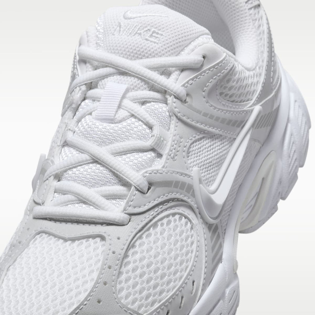 Nike V5 RNR Women's Shoes with Reflective Accents - White/Black/Metallic Silver/White