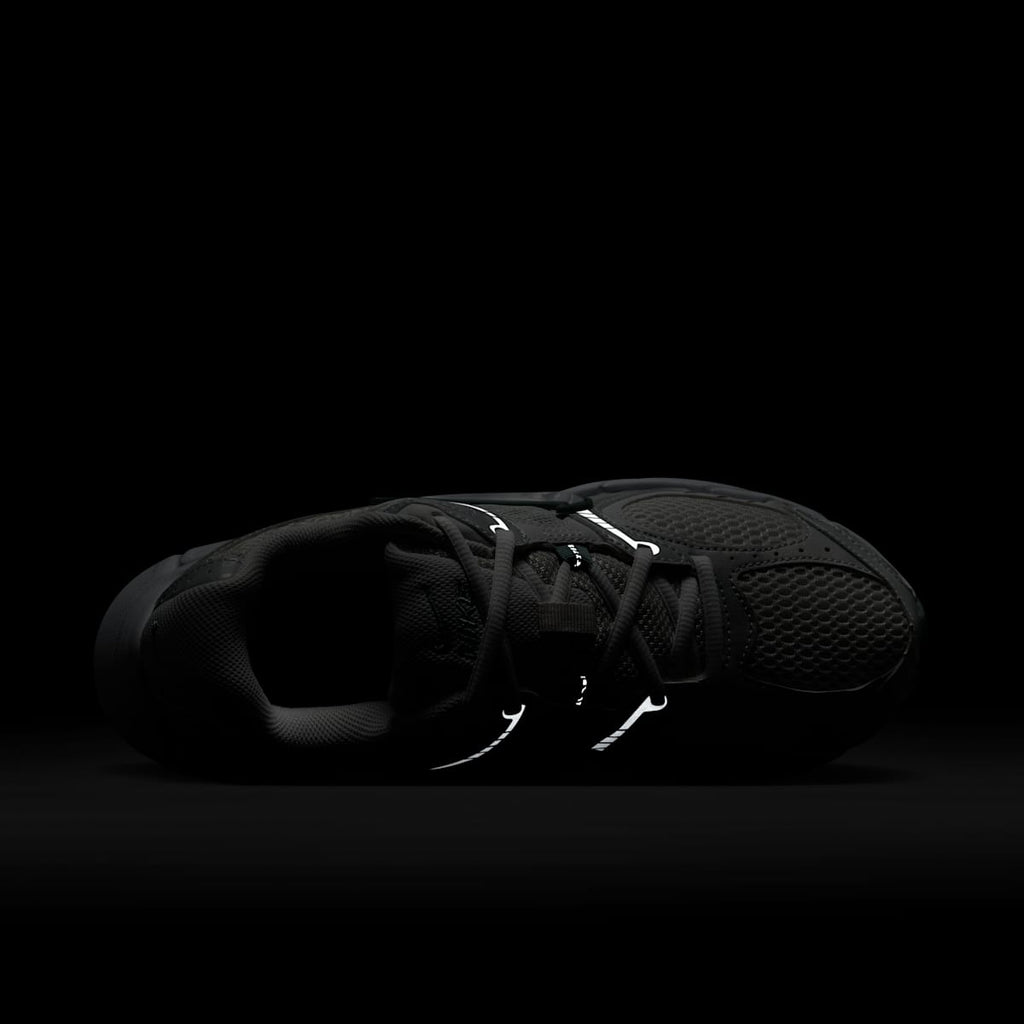 Nike V5 RNR Women's Shoes with Reflective Accents - Summit White/Vast Grey/Cannon/White