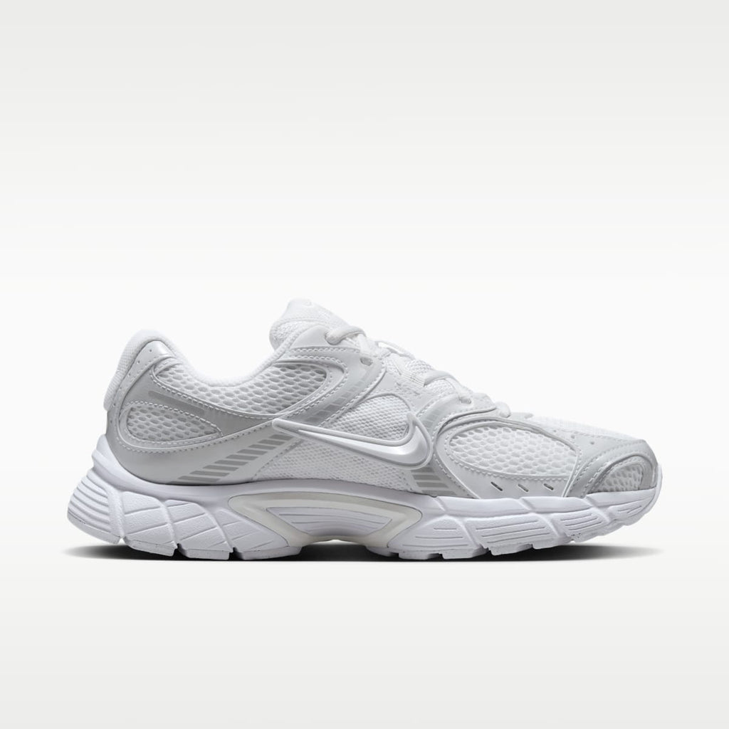 Nike V5 RNR Women's Shoes with Reflective Accents - White/Black/Metallic Silver/White