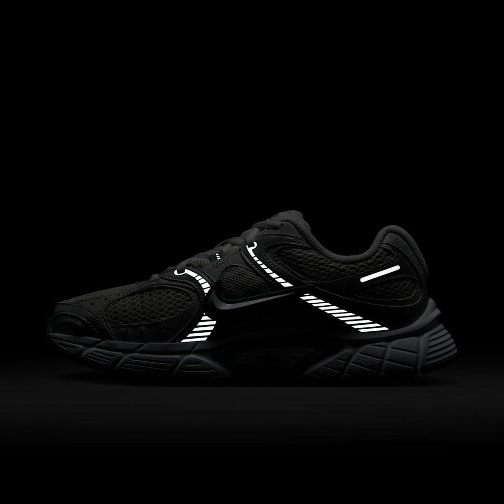 Nike V5 RNR Women's Shoes with Reflective Accents - Summit White/Vast Grey/Cannon/White