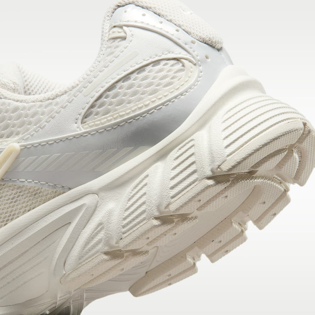 Nike V5 RNR Women's Shoes - Phantom/Sail/Metallic Summit White/Phantom