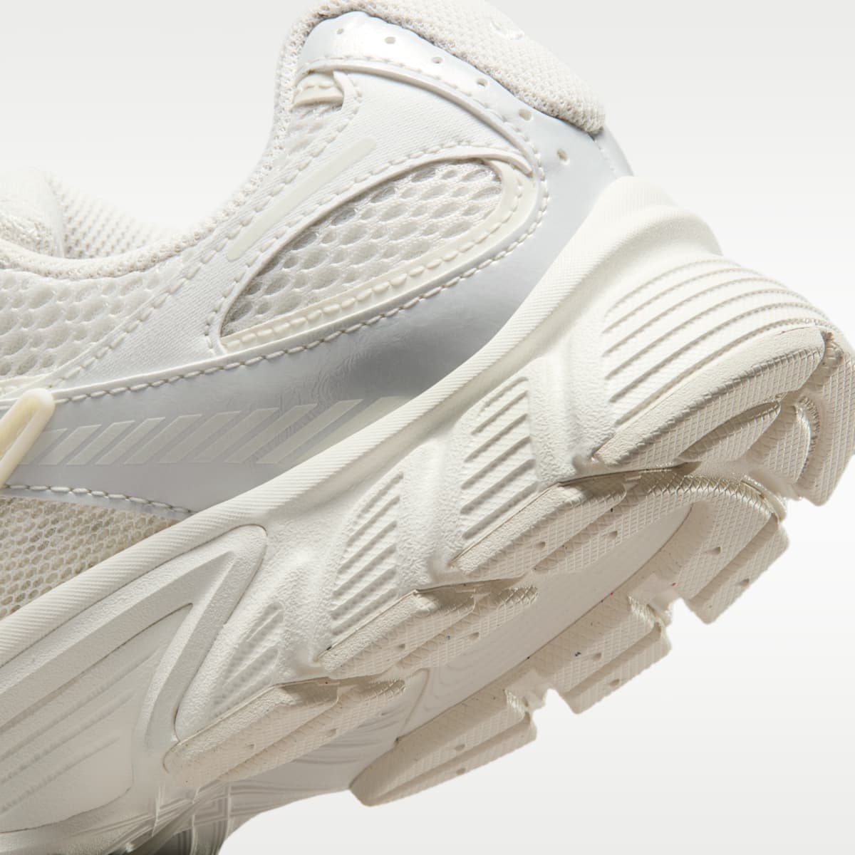 Nike V5 RNR Women's Shoes - Phantom/Sail/Metallic Summit White/Phantom