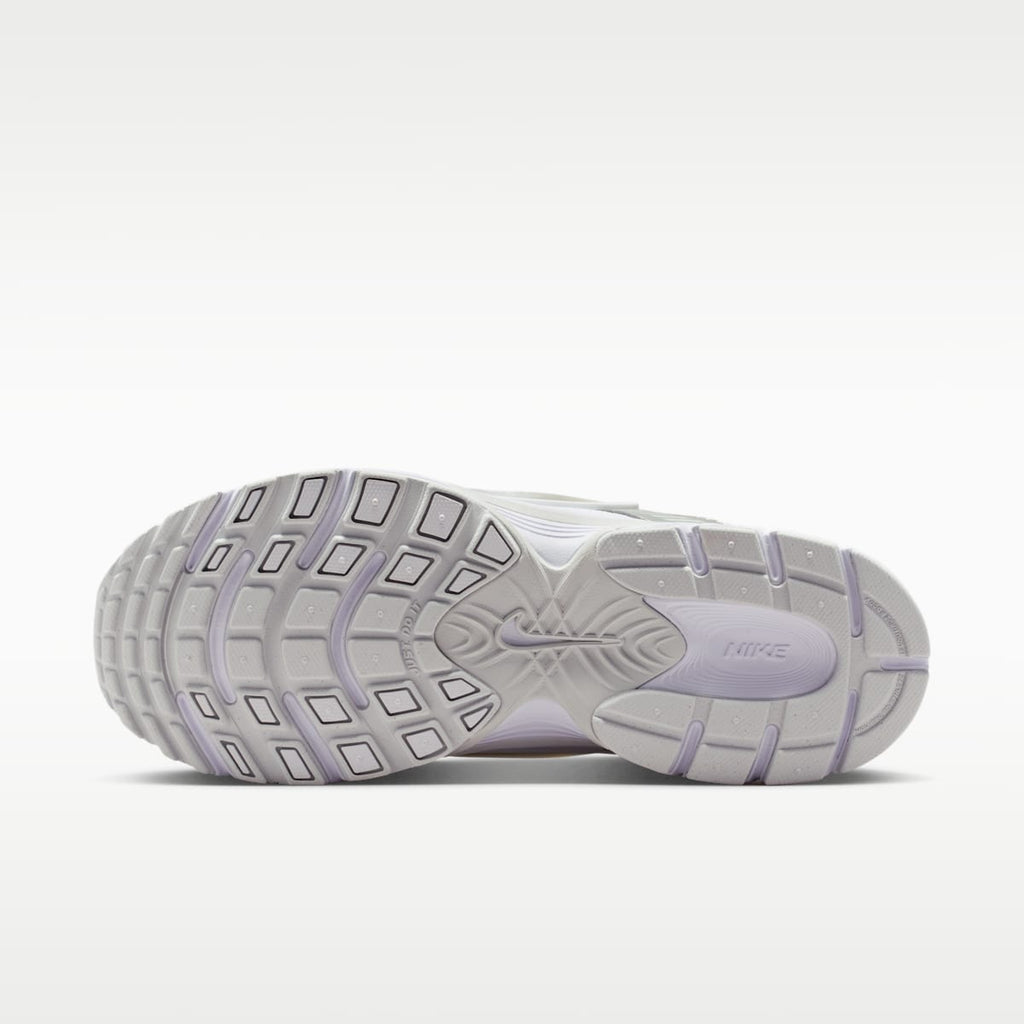 Nike V5 RNR Women's Shoes with Reflective Accents - White/Metallic Platinum/Pure Platinum/Metallic Silver