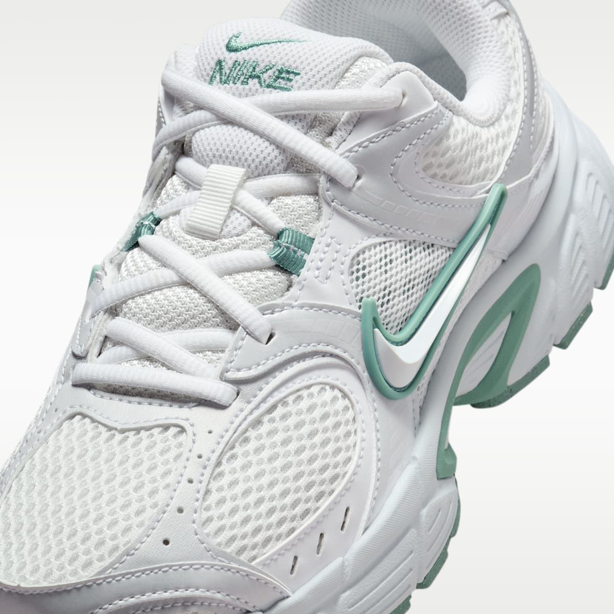 Nike V5 RNR Women's Shoes with Reflective Accents - Summit White/Vast Grey/Cannon/White