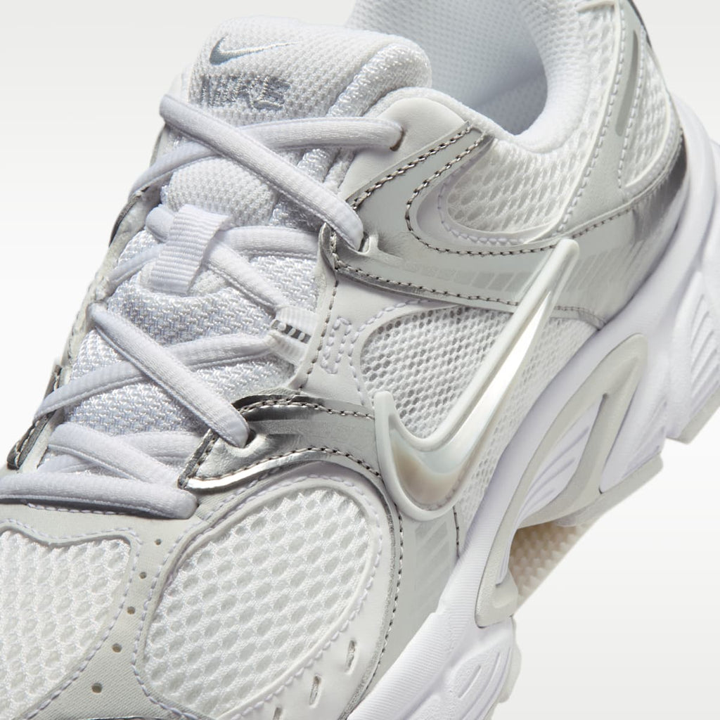 Nike V5 RNR Women's Shoes with Reflective Accents - White/Metallic Platinum/Pure Platinum/Metallic Silver