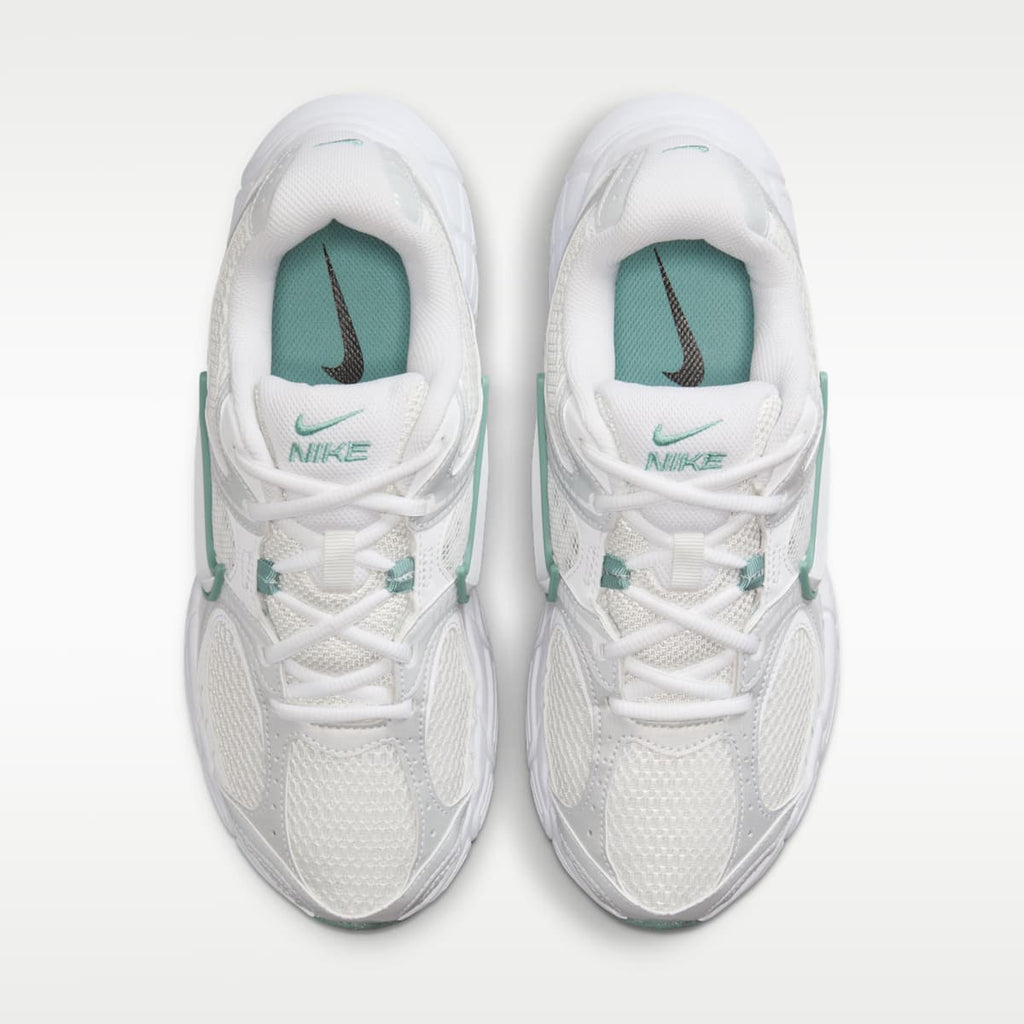 Nike V5 RNR Women's Shoes with Reflective Accents - Summit White/Vast Grey/Cannon/White