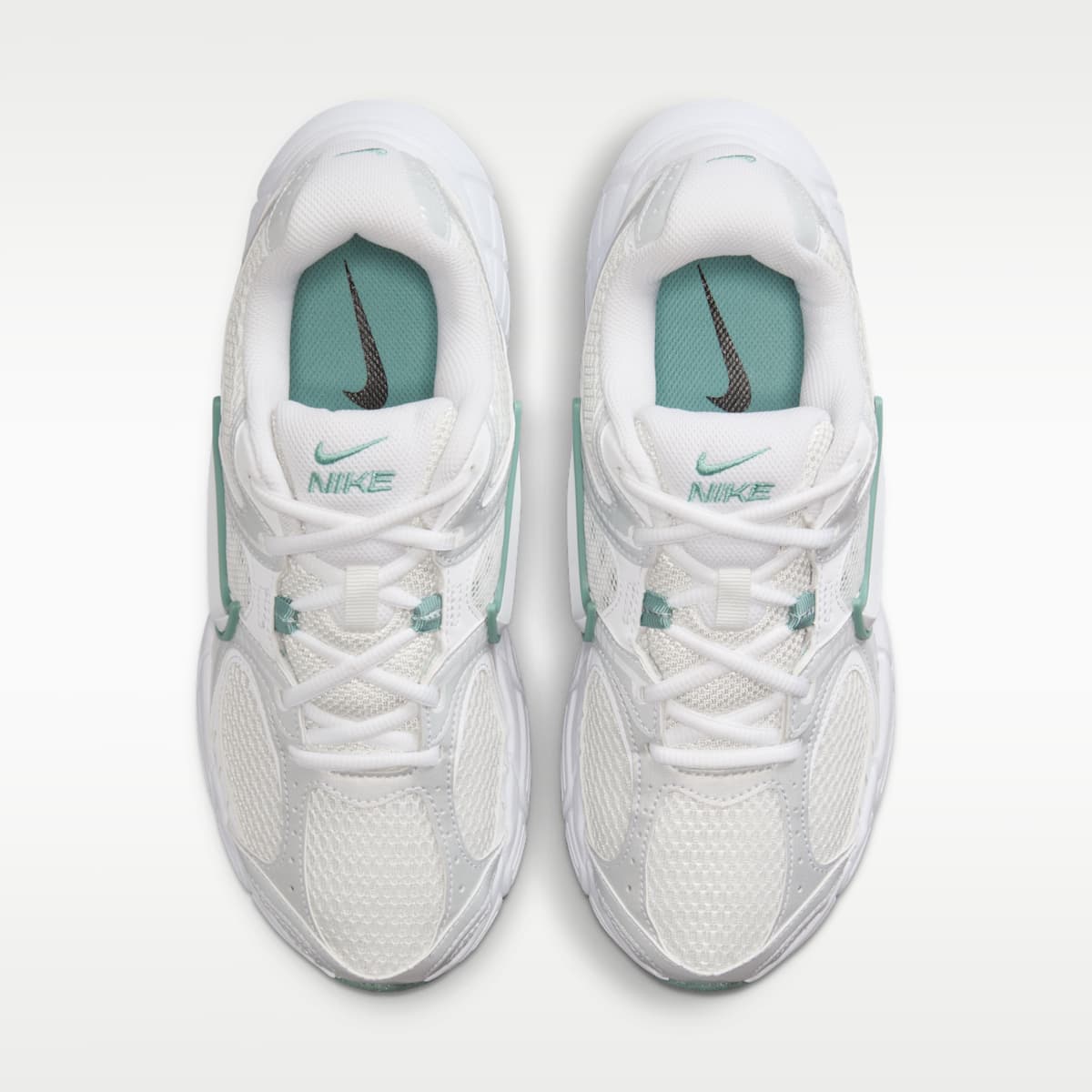 Nike V5 RNR Women's Shoes with Reflective Accents - Summit White/Vast Grey/Cannon/White