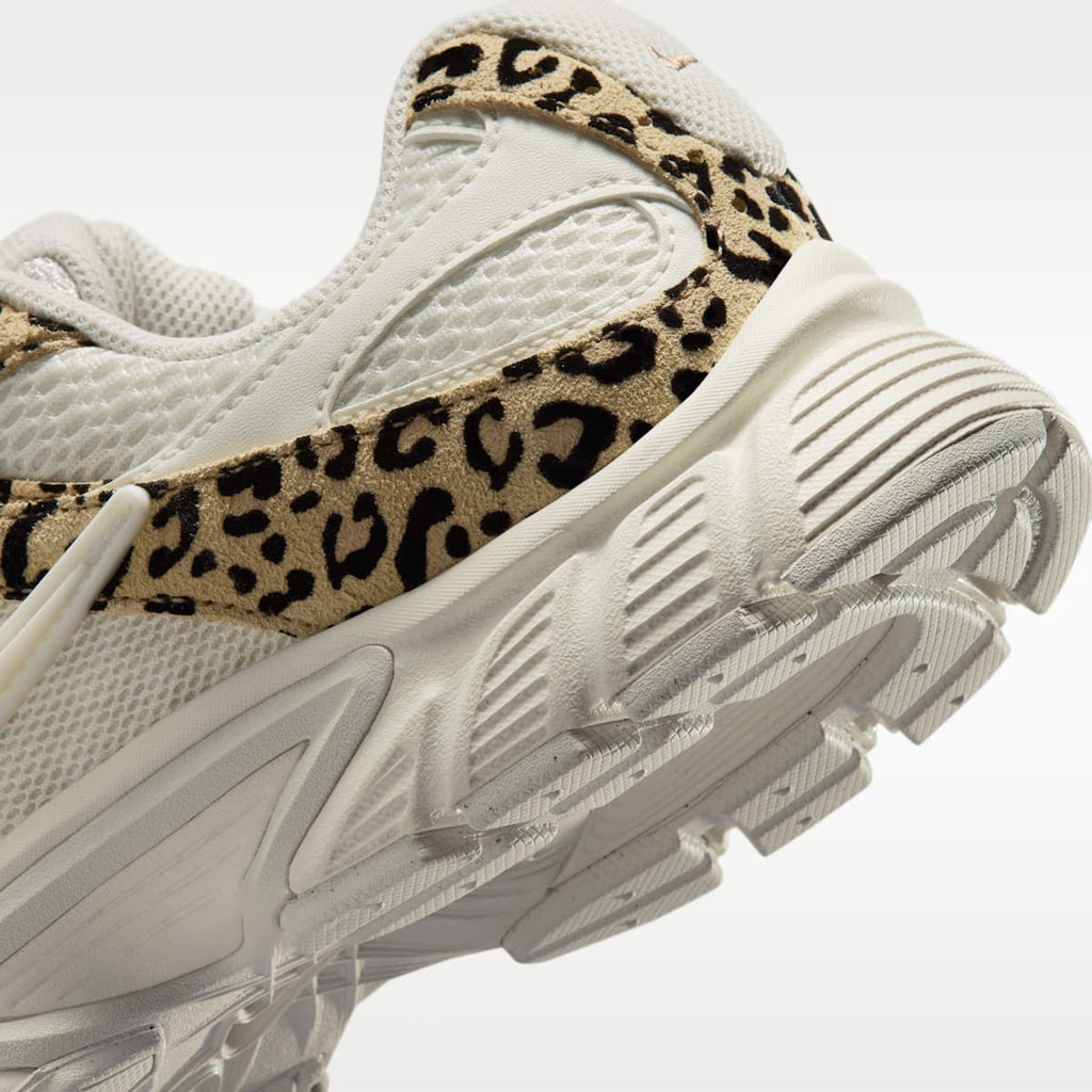 Nike V5 RNR Suede Women's Shoes - Sail/Hemp/Sail