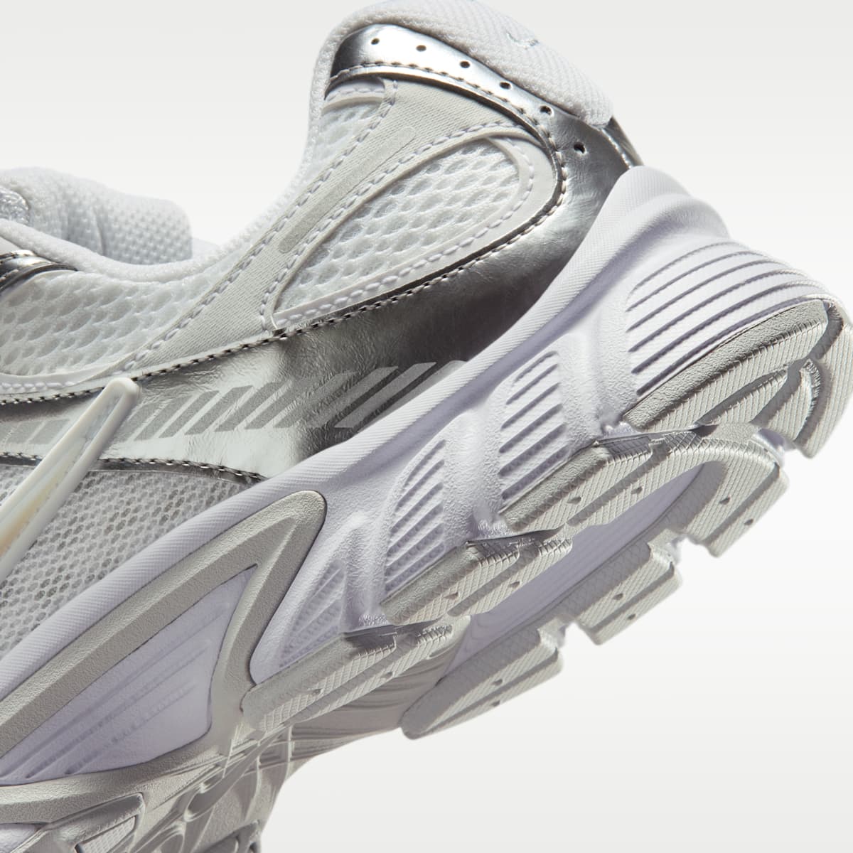 Nike V5 RNR Women's Shoes with Reflective Accents - White/Metallic Platinum/Pure Platinum/Metallic Silver