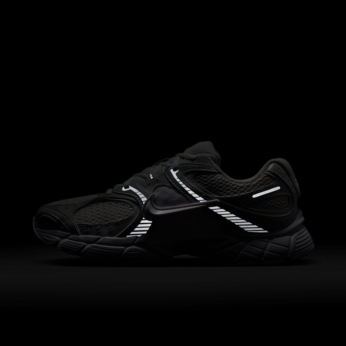 Nike V5 RNR Women's Shoes with Reflective Accents - White/Black/Metallic Silver/White