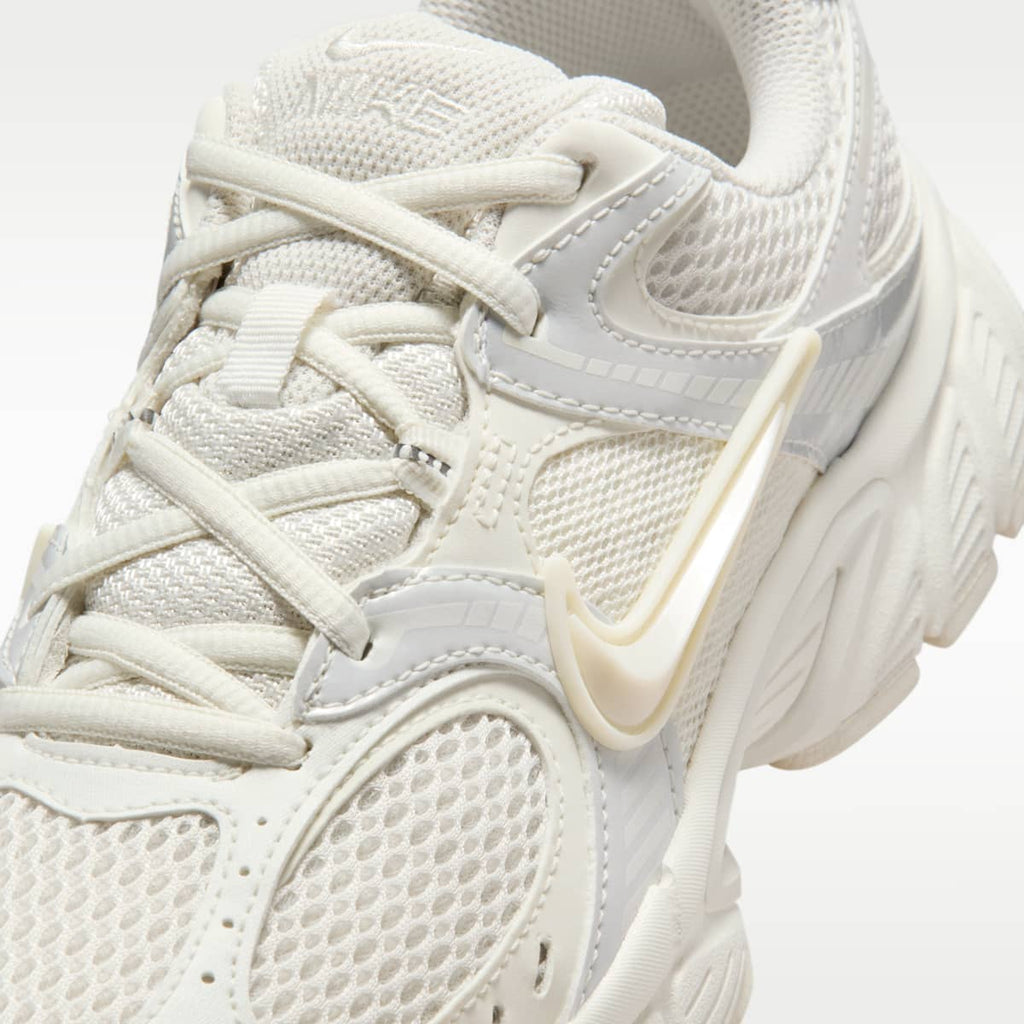 Nike V5 RNR Women's Shoes - Phantom/Sail/Metallic Summit White/Phantom