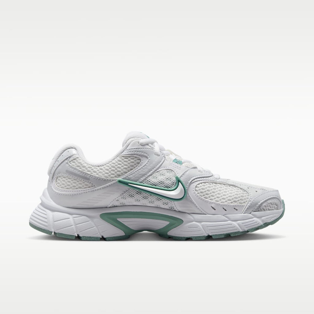 Nike V5 RNR Women's Shoes with Reflective Accents - Summit White/Vast Grey/Cannon/White