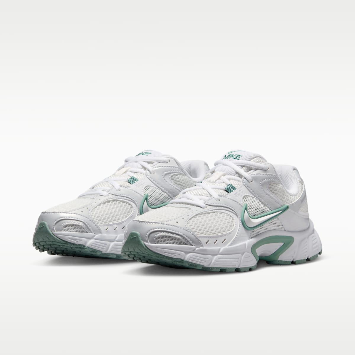 Nike V5 RNR Women's Shoes with Reflective Accents - Summit White/Vast Grey/Cannon/White