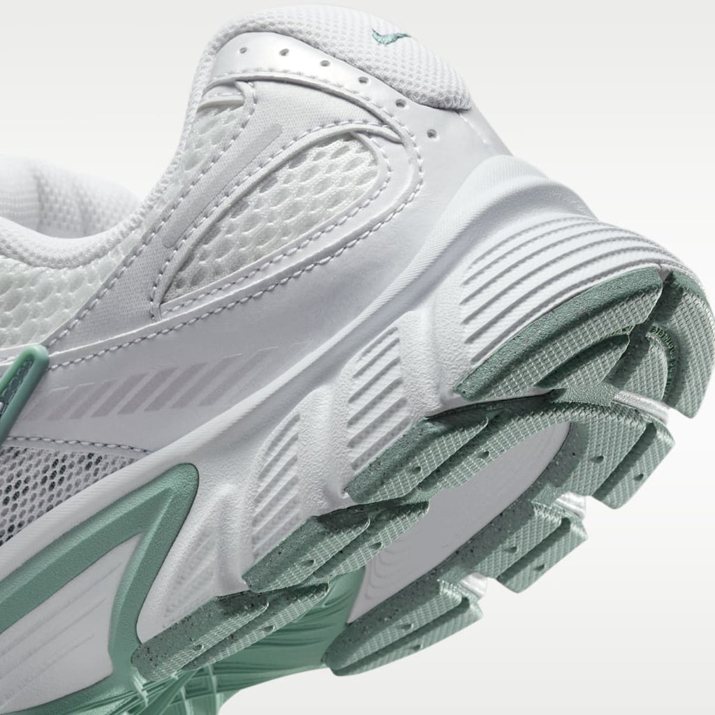 Nike V5 RNR Women's Shoes with Reflective Accents - Summit White/Vast Grey/Cannon/White