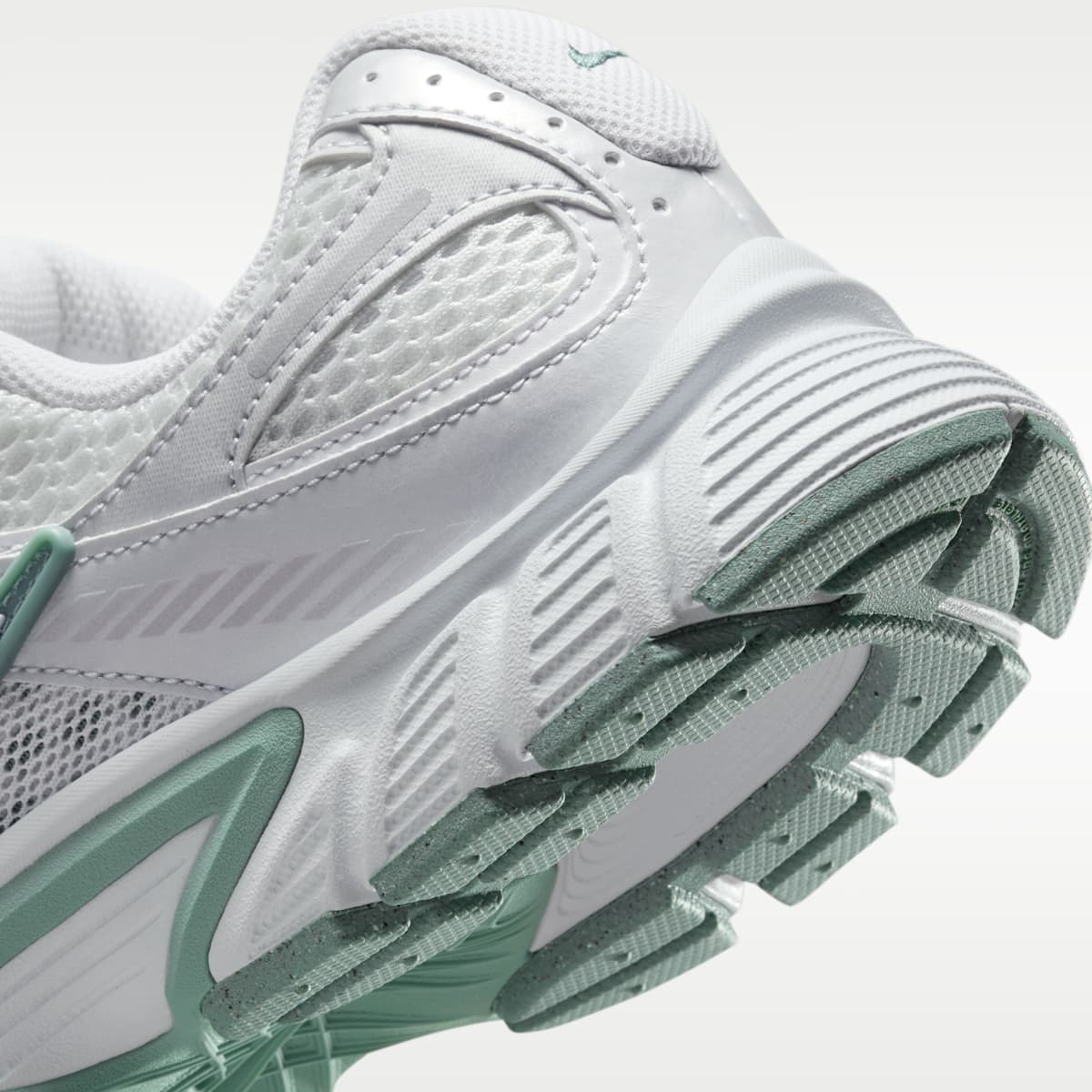 Nike V5 RNR Women's Shoes with Reflective Accents - Summit White/Vast Grey/Cannon/White