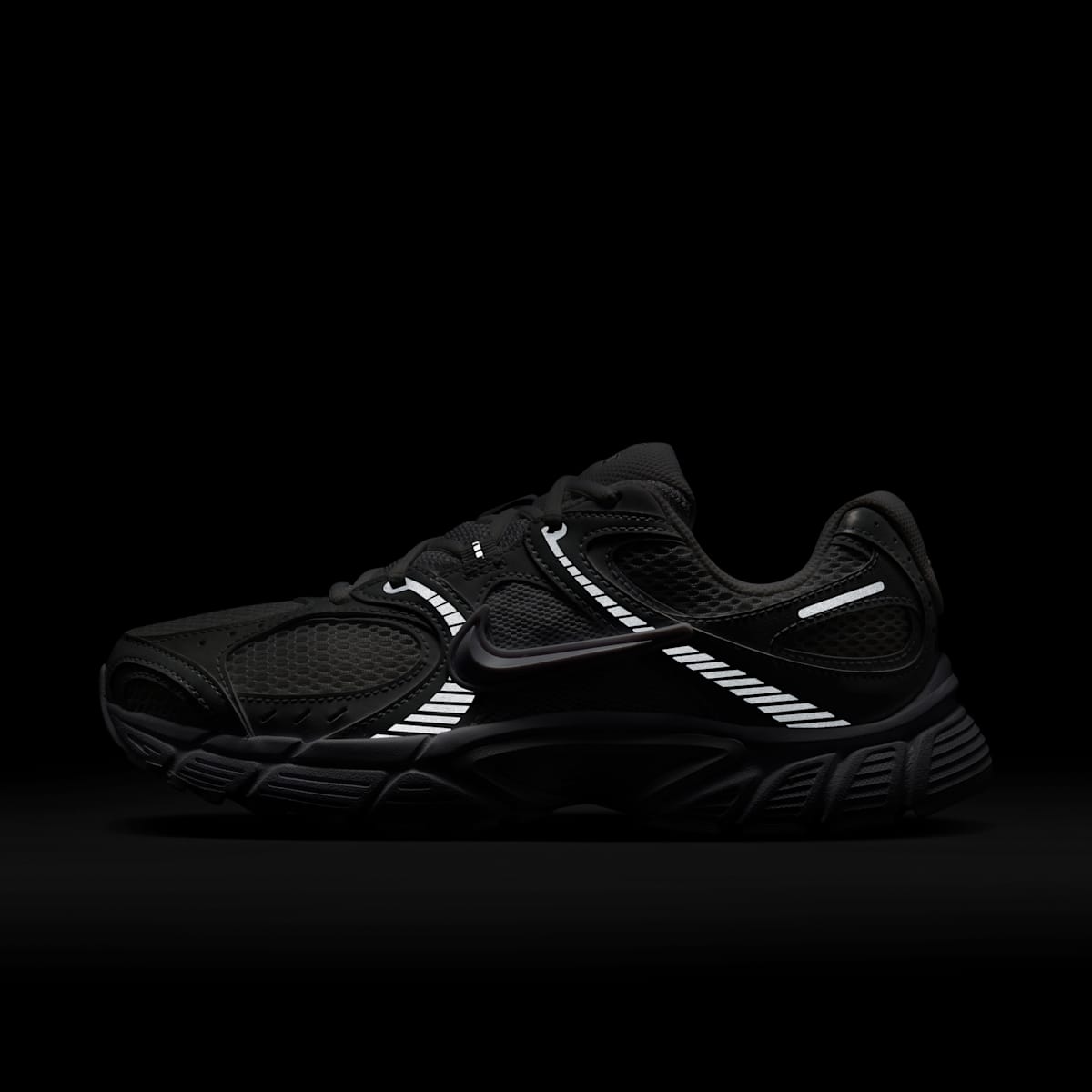 Nike V5 RNR Women's Shoes with Reflective Accents - White/Black/Metallic Silver/White