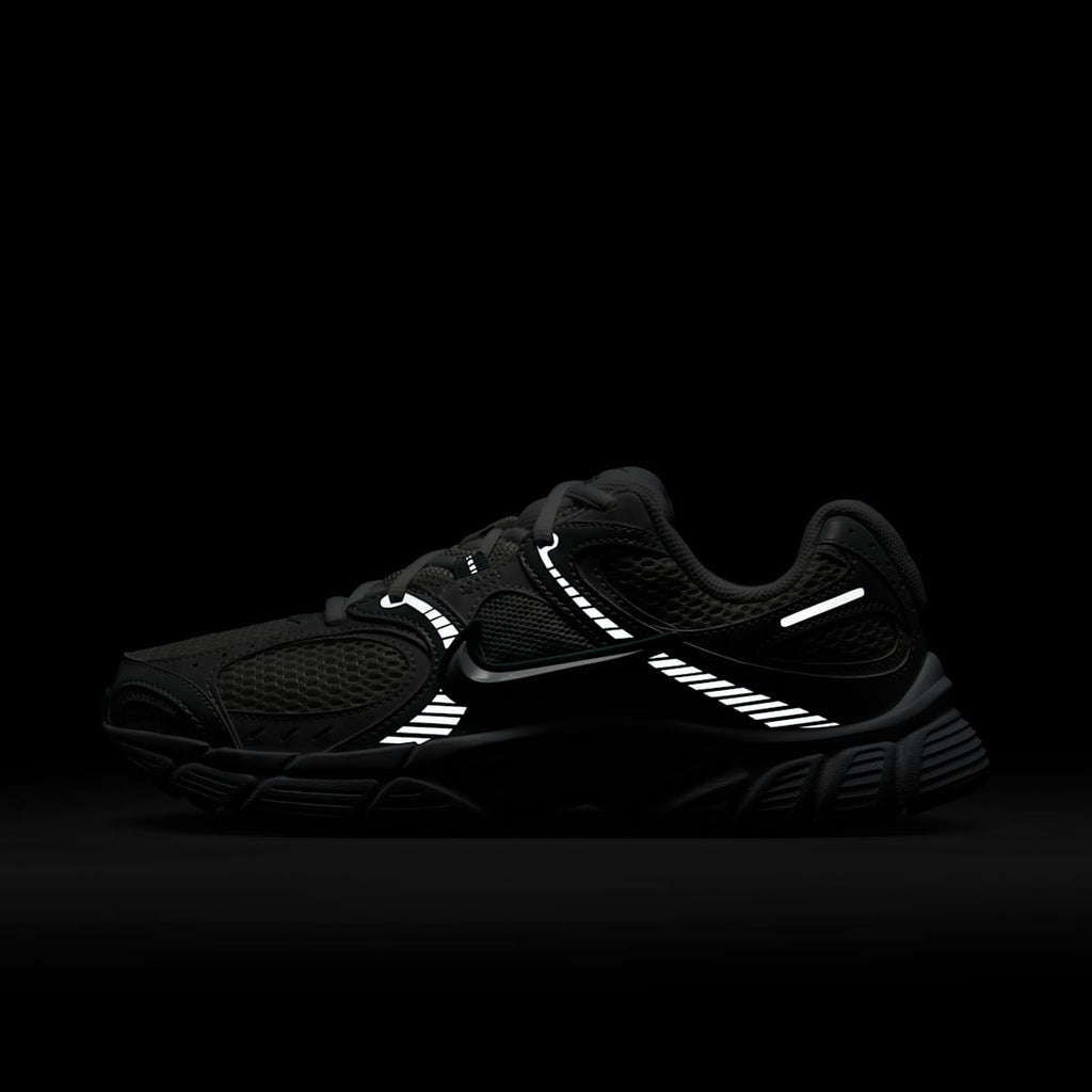 Nike V5 RNR Women's Shoes with Reflective Accents - Summit White/Vast Grey/Cannon/White