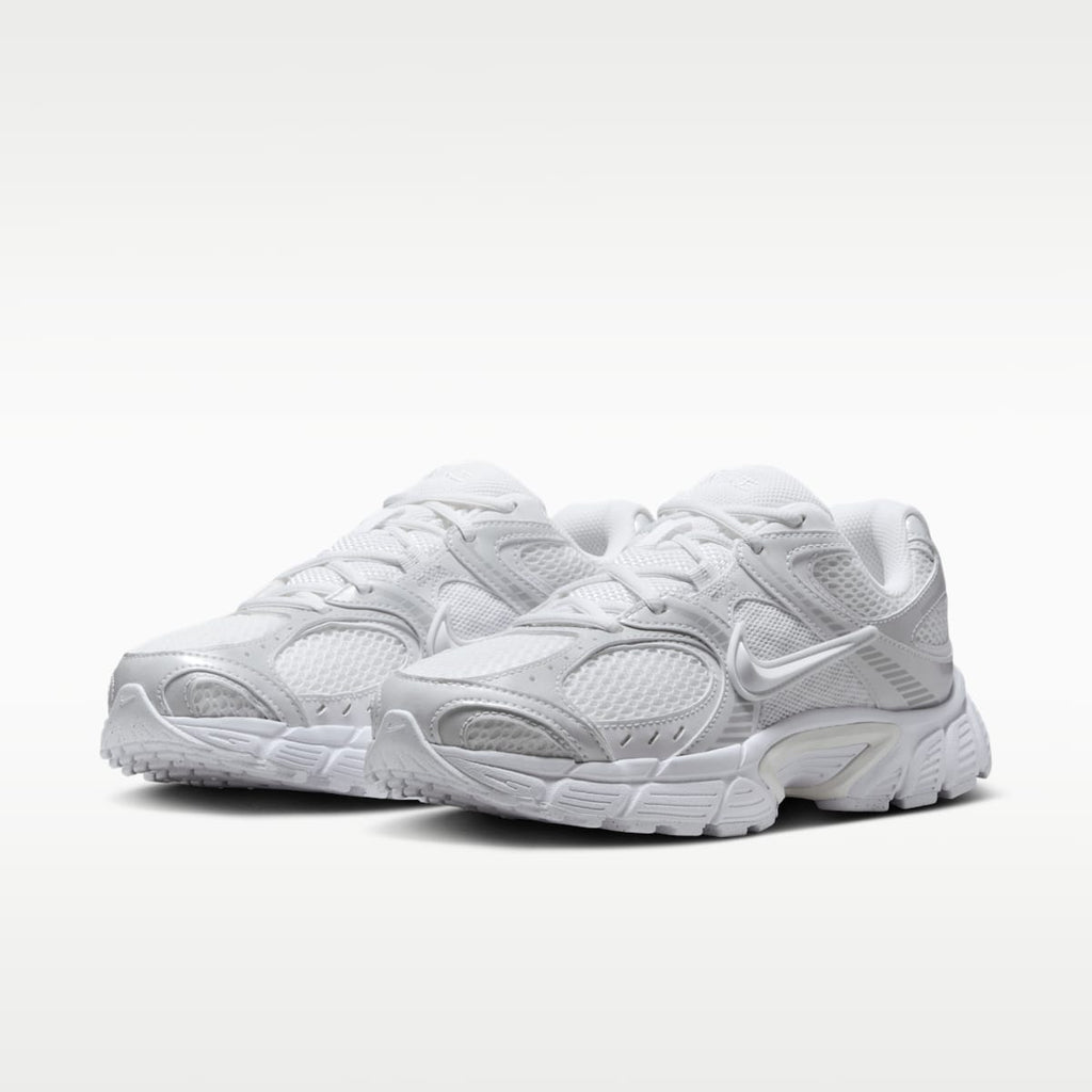 Nike V5 RNR Women's Shoes with Reflective Accents - White/Black/Metallic Silver/White