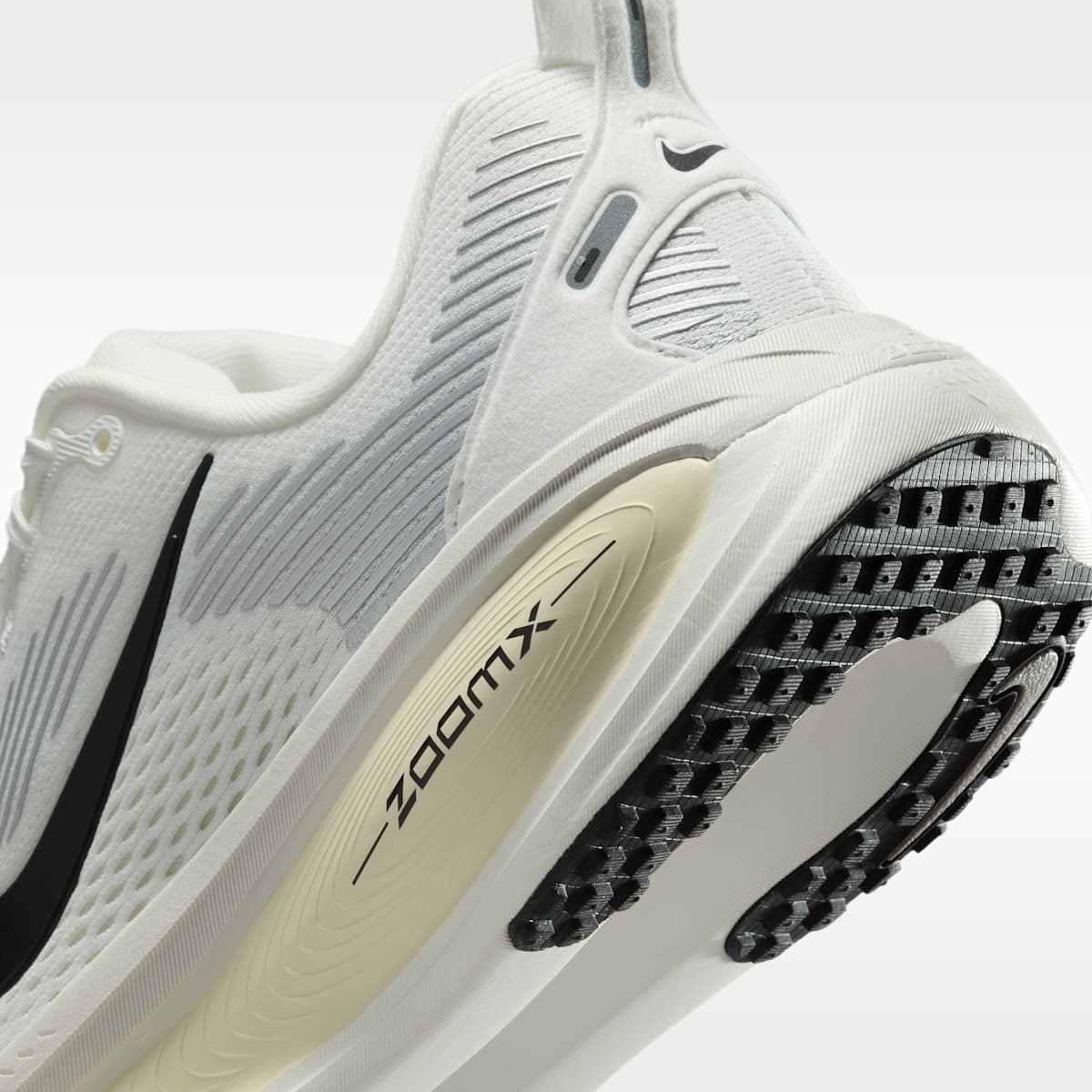 Nike Vomero 18 Women's Road Running Shoes - Summit White/Coconut Milk/Coconut Milk/Black