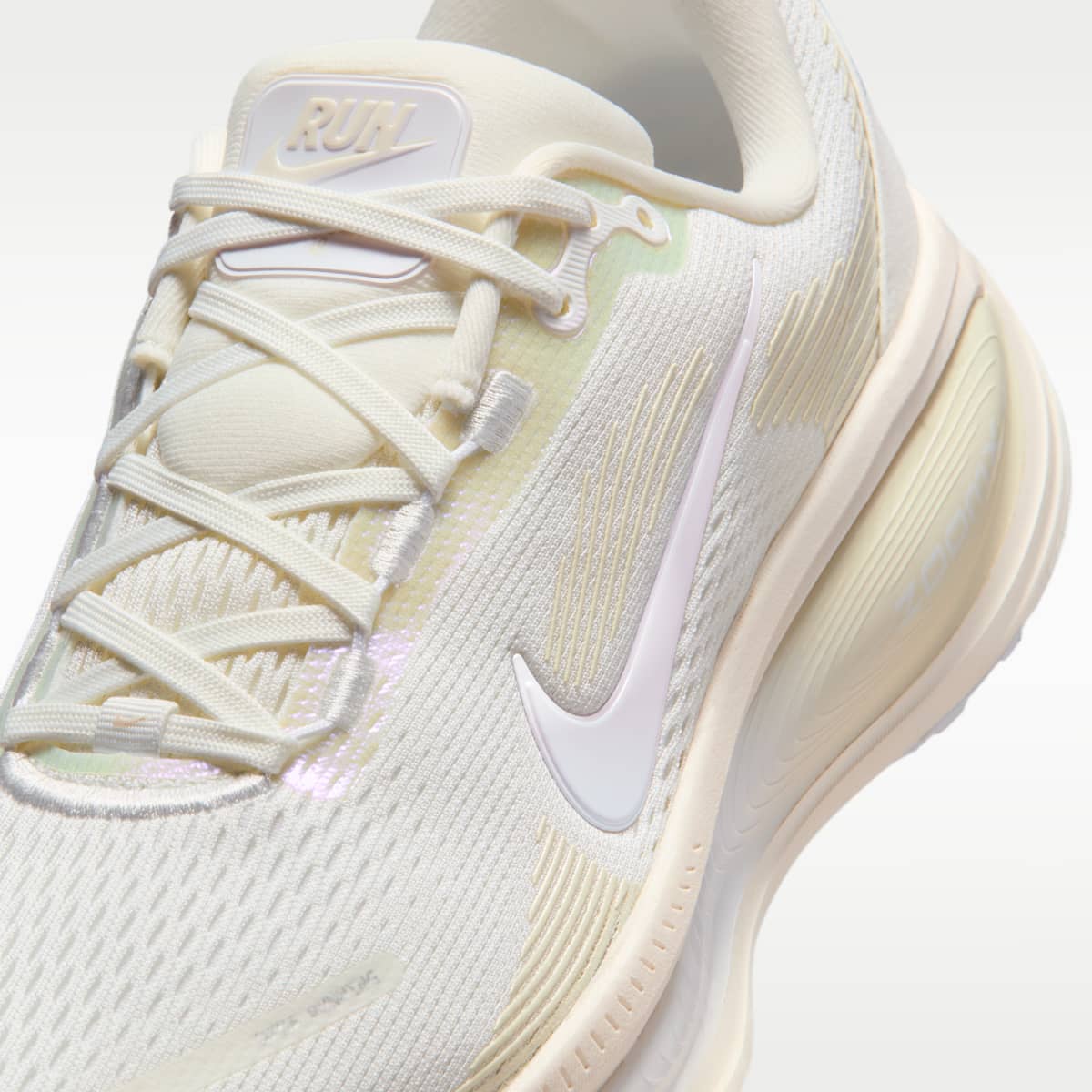 Nike Vomero 18 Women's Road Running Shoes - Summit White/Chalk/Sea Glass/White