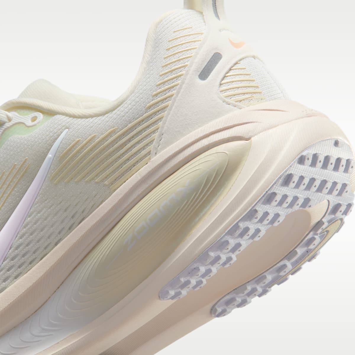 Nike Vomero 18 Women's Road Running Shoes - Summit White/Chalk/Sea Glass/White