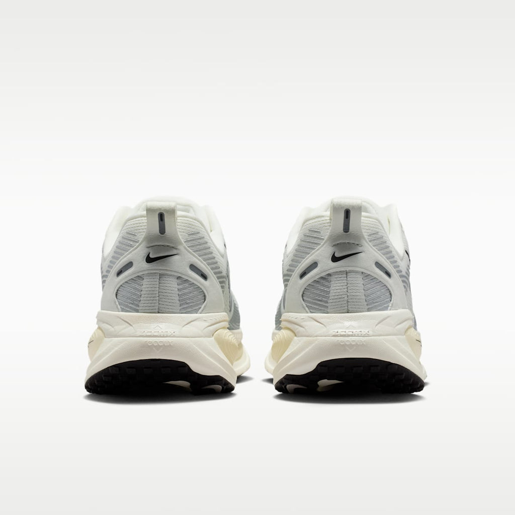 Nike Vomero 18 Women's Road Running Shoes (Wide) - Summit White/Coconut Milk/Sail/Black