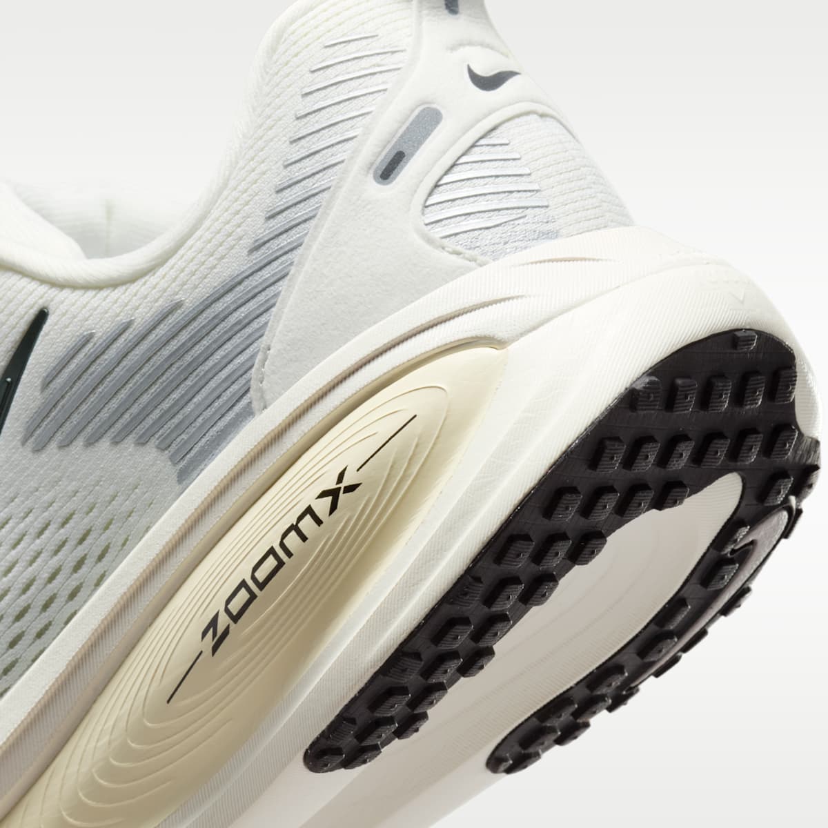 Nike Vomero 18 Women's Road Running Shoes (Wide) - Summit White/Coconut Milk/Sail/Black